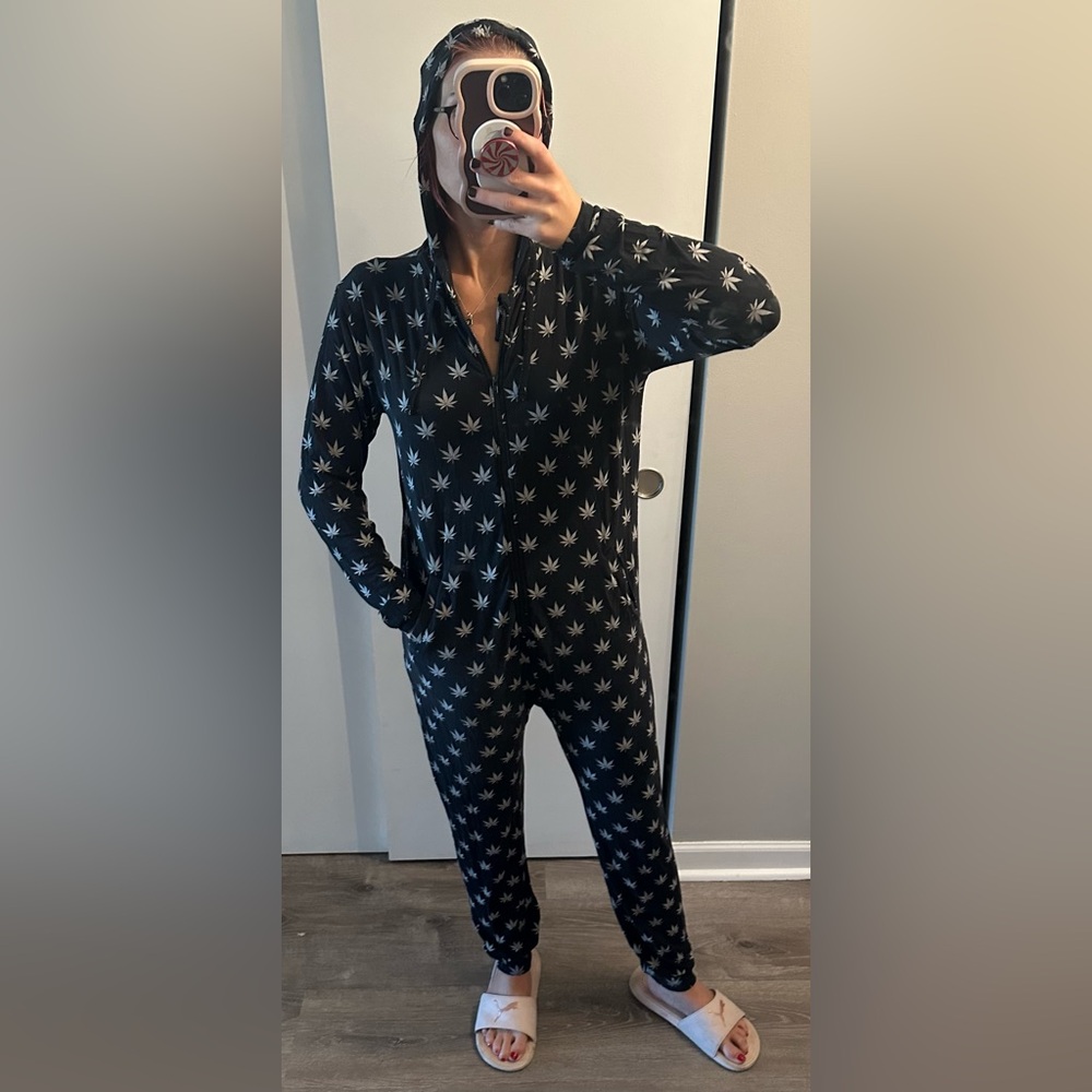 🌿 MeUndies Cannabis Leaf Print Onesie | Unisex Fit | Hooded Loungewear S/M